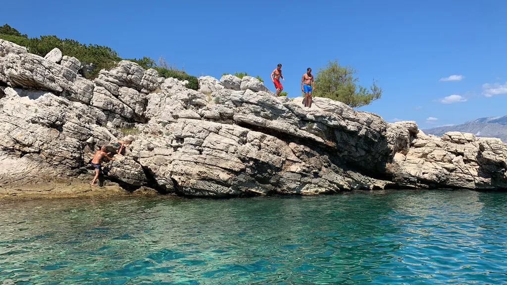 Rocky bay stop option on a custom charter